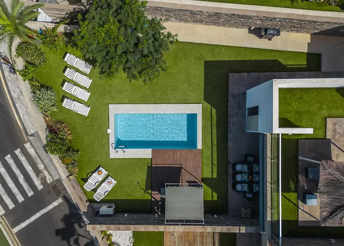 Playa Del Duque, By Paramount Holidays * Costa Adeje (Tenerife)