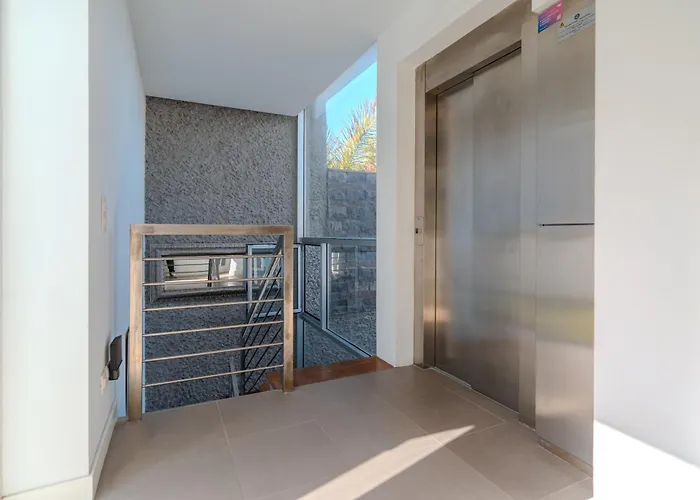 Playa Del Duque, By Paramount Holidays * Costa Adeje (Tenerife)