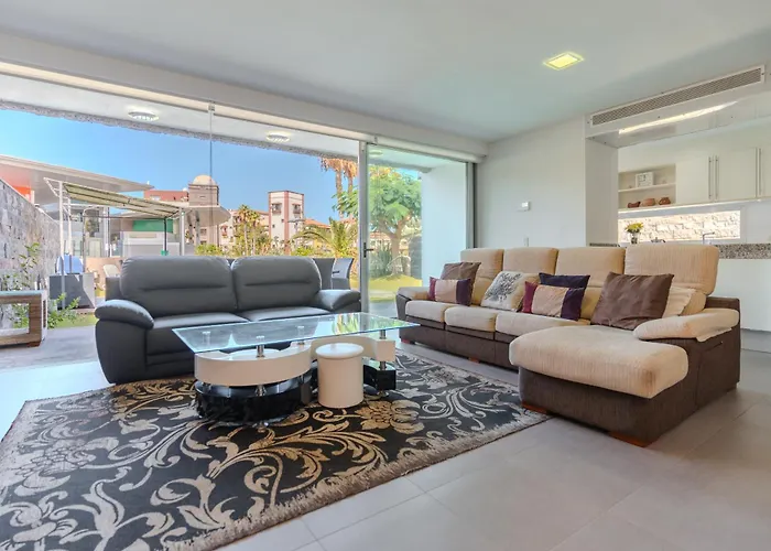 Playa Del Duque, By Paramount Holidays 빌라