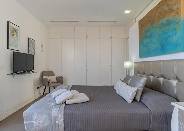 빌라 Playa Del Duque, By Paramount Holidays 아데제