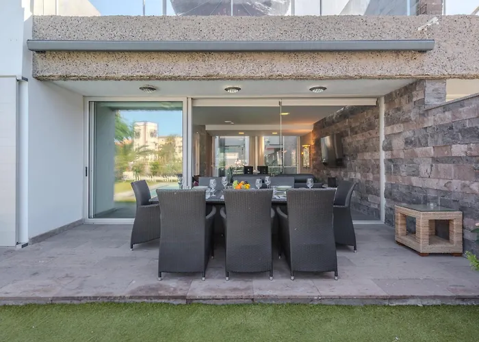 빌라 Playa Del Duque, By Paramount Holidays *