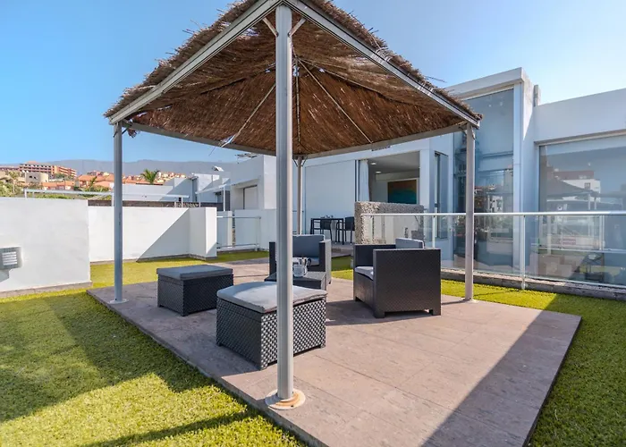 Playa Del Duque, By Paramount Holidays فيلة أذيخي