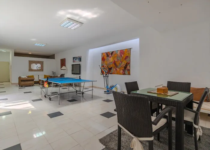 فيلة Playa Del Duque, By Paramount Holidays أذيخي