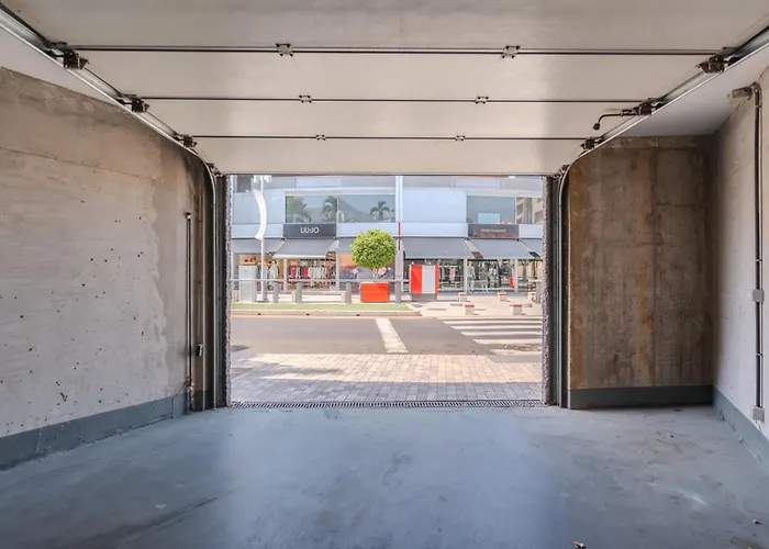 فيلة Playa Del Duque, By Paramount Holidays أذيخي